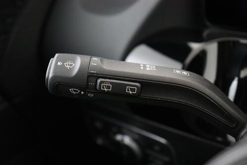 MERCEDES-BENZ GLA 250 e iA BUS.SOLUTION DCT + CAMERA + GPS + PDC + CRUISE + ALU 