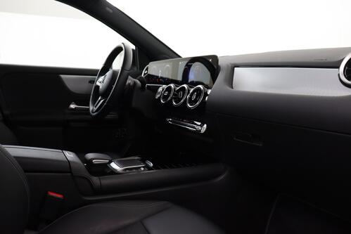 MERCEDES-BENZ GLA 250 e iA BUS.SOLUTION DCT + CAMERA + GPS + PDC + CRUISE + ALU 