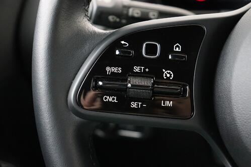 MERCEDES-BENZ GLA 250 e iA BUS.SOLUTION DCT + CAMERA + GPS + PDC + CRUISE + ALU 