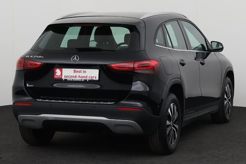 MERCEDES-BENZ GLA 250 e iA BUS.SOLUTION DCT + CAMERA + GPS + PDC + CRUISE + ALU 