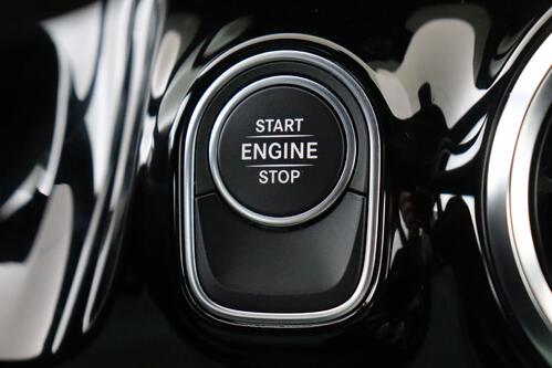 MERCEDES-BENZ GLA 250 e iA BUS.SOLUTION DCT + CAMERA + GPS + PDC + CRUISE + ALU 