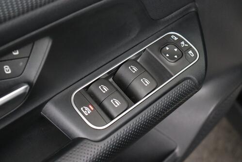 MERCEDES-BENZ GLA 250 e iA BUS.SOLUTION DCT + CAMERA + GPS + PDC + CRUISE + ALU 