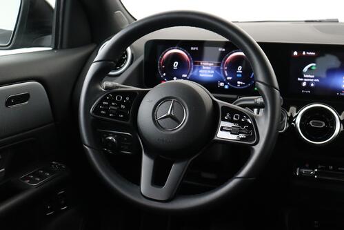 MERCEDES-BENZ GLA 250 e iA BUS.SOLUTION DCT + CAMERA + GPS + PDC + CRUISE + ALU 