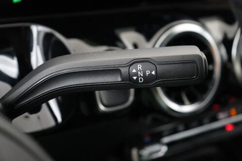 MERCEDES-BENZ GLA 250 e iA BUS.SOLUTION DCT + CAMERA + GPS + PDC + CRUISE + ALU 