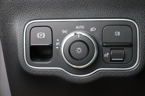 MERCEDES-BENZ GLA 250 e iA BUS.SOLUTION DCT + CAMERA + GPS + PDC + CRUISE + ALU 