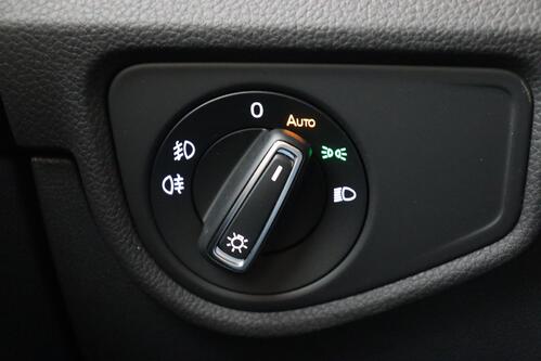 VOLKSWAGEN Touran 1.5 AT TSI COMFORTLINE DSG  + 7 PL. + CAMERA + PDC + ALU 