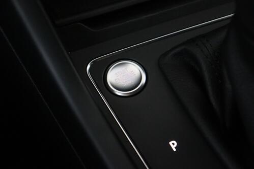 VOLKSWAGEN Touran 1.5 AT TSI COMFORTLINE DSG  + 7 PL. + CAMERA + PDC + ALU 