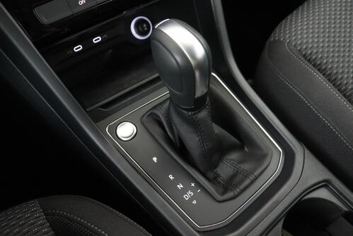 VOLKSWAGEN Touran 1.5 AT TSI COMFORTLINE DSG  + 7 PL. + CAMERA + PDC + ALU 