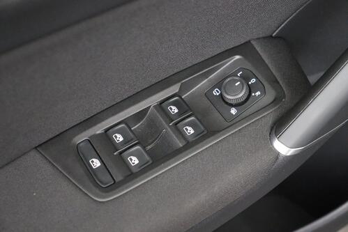 VOLKSWAGEN Touran 1.5 AT TSI COMFORTLINE DSG  + 7 PL. + CAMERA + PDC + ALU 
