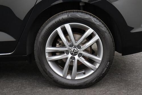 VOLKSWAGEN Touran 1.5 AT TSI COMFORTLINE DSG  + 7 PL. + CAMERA + PDC + ALU 