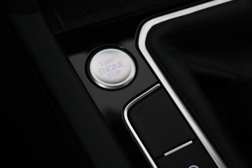 VOLKSWAGEN Passat Variant STYLE BUSINESS 1.5TSI + GPS + CARPLAY + CAMERA + PDC + CRUISE + ALU 16