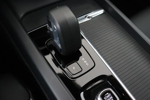 VOLVO S60 R-DESIGN 2.0  MHEV GEARTRONIC  + GPS + LEDER + CARPLAY + CAMERA + PDC + CRUISE + ALU 17