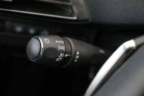 PEUGEOT 3008 1.2 PURETECH 131 PK EAT8 + A/T + GPS + CARPLAY + CAMERA + HALF/LEDER + PDC + CRUISE + ALU 18