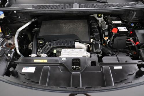 PEUGEOT 3008 1.2 PURETECH 131 PK EAT8 + A/T + GPS + CARPLAY + CAMERA + HALF/LEDER + PDC + CRUISE + ALU 18