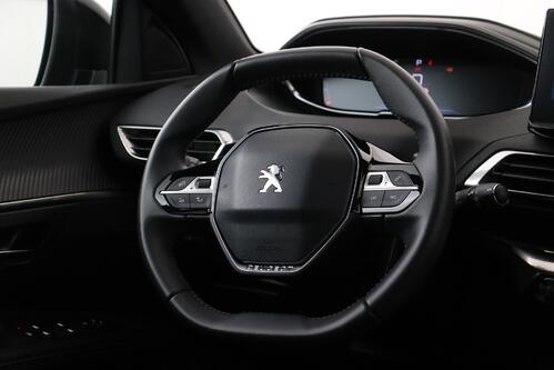 PEUGEOT 3008 1.2 PURETECH 131 PK EAT8 + A/T + GPS + CARPLAY + CAMERA + HALF/LEDER + PDC + CRUISE + ALU 18