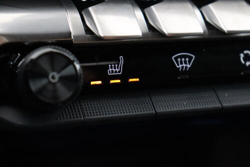 PEUGEOT 3008 1.2 PURETECH 131 PK EAT8 + A/T + GPS + CARPLAY + CAMERA + HALF/LEDER + PDC + CRUISE + ALU 18