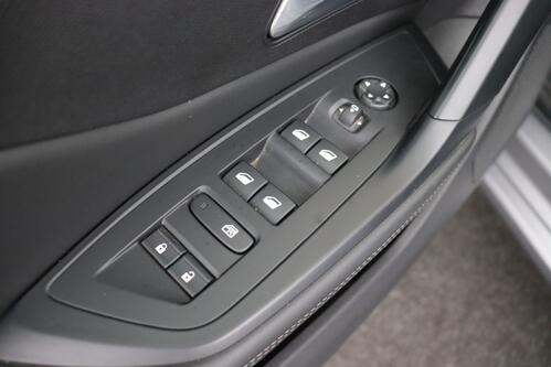 PEUGEOT 308  SW ALLURE 1.2 PURETECH EAT8 + A/T + GPS + CARPLAY + CAMERA + HALF/LEDER + PDC + CRUISE(ACC) + ALU 17