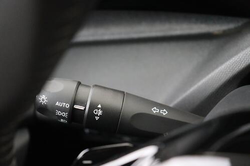 PEUGEOT 308  SW ALLURE 1.2 PURETECH EAT8 + A/T + GPS + CARPLAY + CAMERA + HALF/LEDER + PDC + CRUISE(ACC) + ALU 17