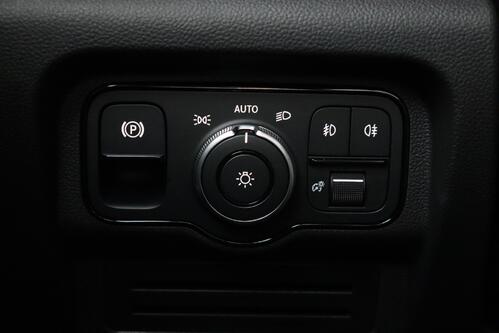 MERCEDES-BENZ T 180 PROGRESSIVE- LINE  iA DCT + 7PL. + A/T + GPS + LEDER + CAMERA + PDC + CRUISE + ALU 16