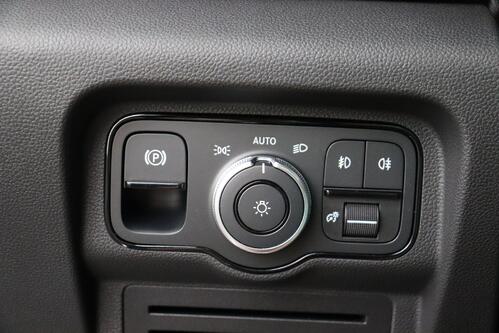 MERCEDES-BENZ T 180 iA DCT PROGRESSIVE LINE L2  + 7 PL. + CAMERA + PDC + CRUISE + LEDER + ALU 