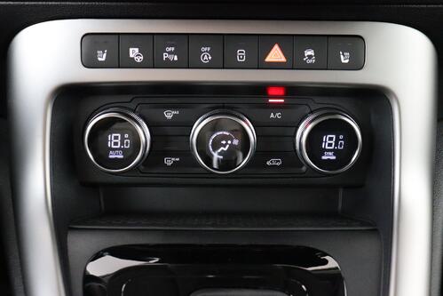 MERCEDES-BENZ T 180 1.3 DCT PROGRESSIVE LINE L2 +  7 PL. + GPS + CAMERA + PDC + CRUISE + LEDER + ALU