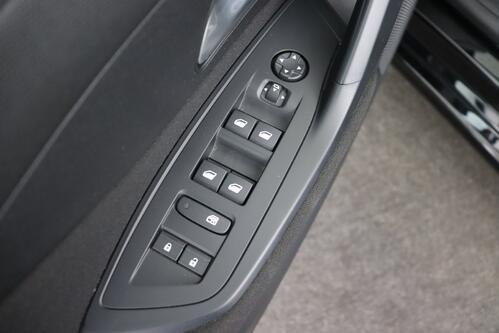 PEUGEOT 308 1.2 ACTIVE PACK + A/T + CARPLAY + PDC + CRUISE (ACC) + ALU 