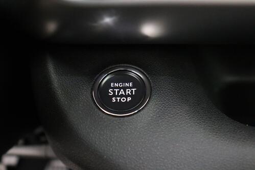 JEEP Avenger 1.2 T3 MT SUMMIT + CARPLAY + CAMERA + PDC + CRUISE + PANO + HALF-LEDER + ALU 