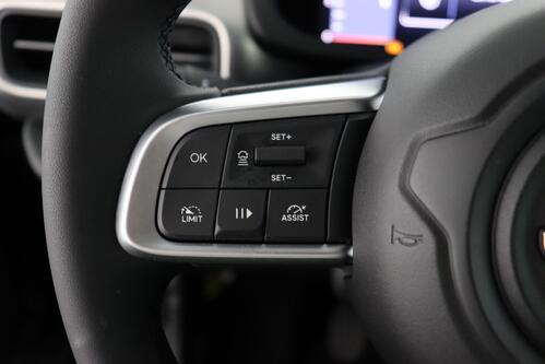 JEEP Avenger 1.2 T3 MT SUMMIT + CARPLAY + CAMERA + PDC + CRUISE (ACC) + PANO + HALF-LEDER + ALU 