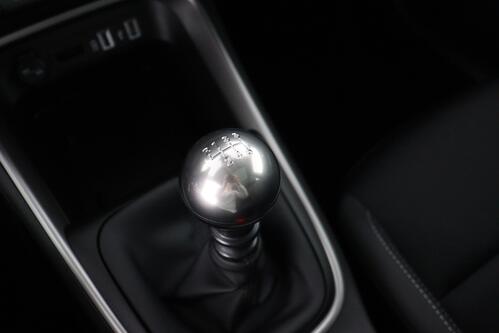 JEEP Avenger 1.2 T3 MT SUMMIT + CARPLAY + CAMERA + PDC + CRUISE (ACC) + PANO + HALF-LEDER + ALU 