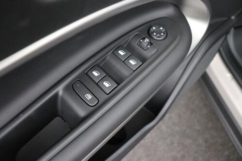 JEEP Avenger 1.2 T3 MT SUMMIT + CARPLAY + CAMERA + PDC + CRUISE + PANO DAK + ALU 