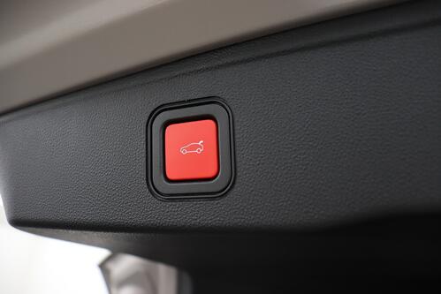 JEEP Avenger 1.2 T3 MT SUMMIT + CARPLAY + CAMERA + PDC + CRUISE + PANO DAK + ALU 