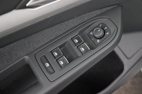 VOLKSWAGEN Golf LIFE BUSINESS 1.0 e-TSI DSG + CARPLAY + GPS + CAMERA + PDC + ALU 