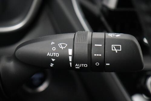 TOYOTA Corolla Cross 2.0i HYBRID CVT DYNAMIC  + A/T + GPS + CAMERA + PDC + CRUISE(ACC) + ALU 