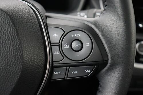 TOYOTA Corolla Cross 2.0i HYBRID CVT DYNAMIC  + A/T + GPS + CAMERA + PDC + CRUISE(ACC) + ALU 