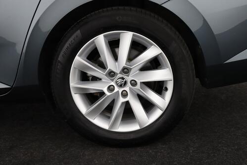 SKODA Superb COMBI CLEVER 1.4TSI iV DSG6 + GPS + CARPLAY + CAMERA + PDC + CRUISE + ALU 17