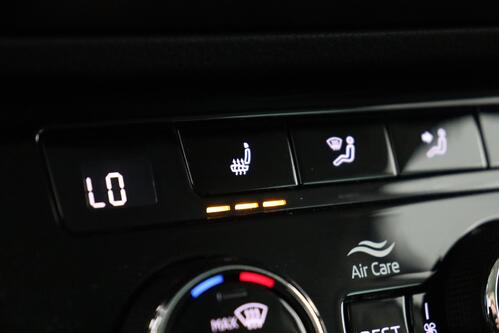 SKODA Superb COMBI CLEVER 1.4TSI iV DSG6 + GPS + CARPLAY + CAMERA + PDC + CRUISE + ALU 17