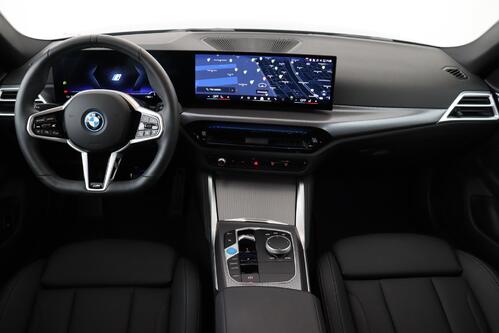 BMW i4 GRAN COUPE  e-DRIVE 35 M- SPORT PRO 70 kWh + A/T + GPS + LEDER + CARPLAY + CAMERA + PDC + CRUISE (ACC) + ALU 18