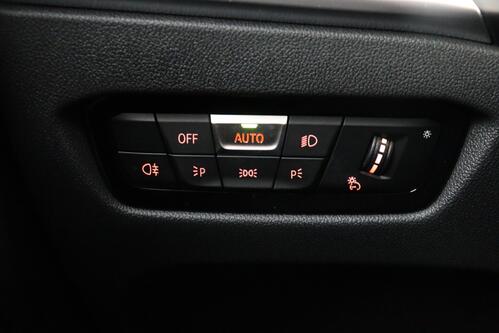 BMW i4 GRAN COUPE  e-DRIVE 35 M- SPORT PRO 70 kWh + A/T + GPS + LEDER + CARPLAY + CAMERA + PDC + CRUISE (ACC) + ALU 18