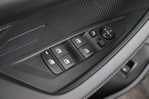 BMW i4 GRAN COUPE  e-DRIVE 35 M- SPORT PRO 70 kWh + A/T + GPS + LEDER + CARPLAY + CAMERA + PDC + CRUISE (ACC) + ALU 18