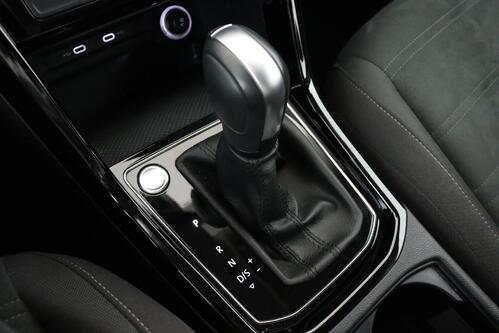 VOLKSWAGEN Touran HIGHLINE 1.5 TSI DSG + 7PL. + CARPLAY + GPS + PDC + CRUISE (ACC) + ALU 