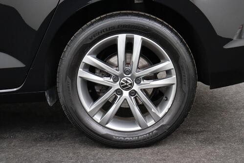 VOLKSWAGEN Touran HIGHLINE 1.5 TSI DSG + 7PL. + CARPLAY + GPS + PDC + CRUISE (ACC) + ALU 