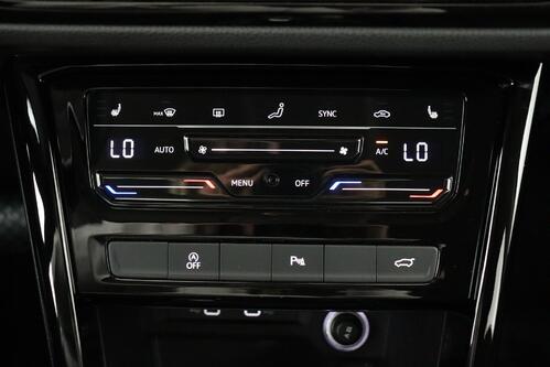 VOLKSWAGEN Touran HIGHLINE 1.5 TSI DSG + 7PL. + CARPLAY + GPS + PDC + CRUISE (ACC) + ALU 