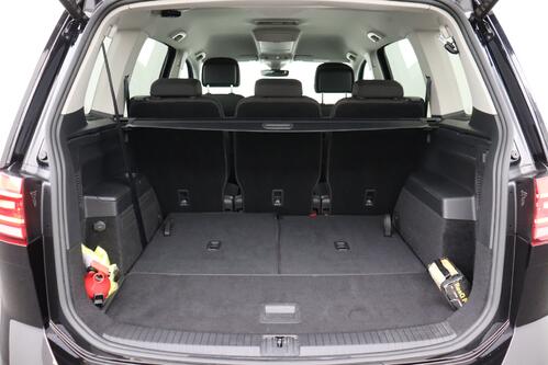 VOLKSWAGEN Touran HIGHLINE 1.5 TSI DSG + 7PL. + CARPLAY + GPS + PDC + CRUISE (ACC) + ALU 
