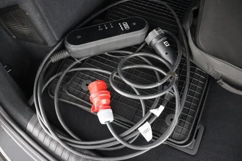 AUDI Q3 45 1.4  e-TFSI  S-TRONIC + GPS + PDC + CRUISE + ALU + TREKHAAK 