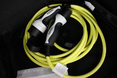 AUDI Q3 45 1.4  e-TFSI  S-TRONIC + GPS + PDC + CRUISE + ALU + TREKHAAK 