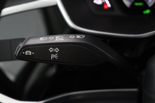 AUDI Q3 45 1.4  e-TFSI  S-TRONIC + GPS + PDC + CRUISE + ALU + TREKHAAK 