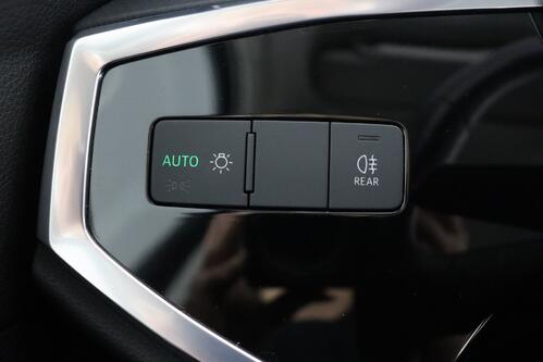 AUDI Q3 45 1.4  e-TFSI  S-TRONIC + GPS + PDC + CRUISE + ALU + TREKHAAK 