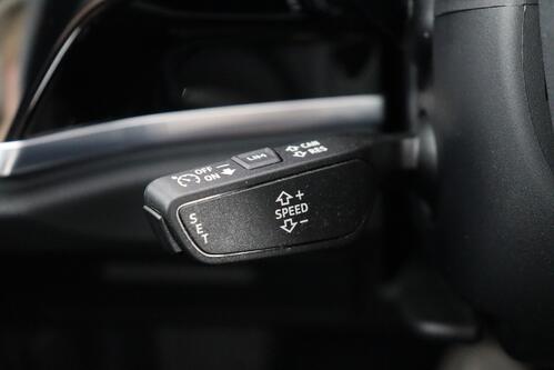 AUDI Q3 45 1.4  e-TFSI  S-TRONIC + GPS + PDC + CRUISE + ALU + TREKHAAK 