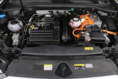 AUDI Q3 45 1.4  e-TFSI  S-TRONIC + GPS + PDC + CRUISE + ALU + TREKHAAK 