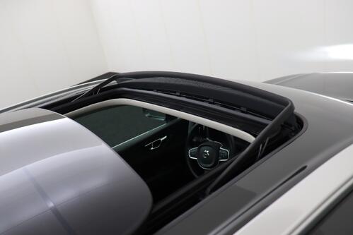 VOLVO XC60 2.0 D4 GEARTRONIC  + GPS + CAMERA + LEDER + PDC + CRUISE (ACC) + PANO + ALU 18